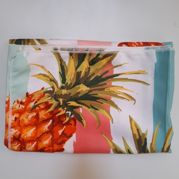 ● NWT Pineaple Microfiber Pool Sandproof Beach Towel - Picture 7 of 11
